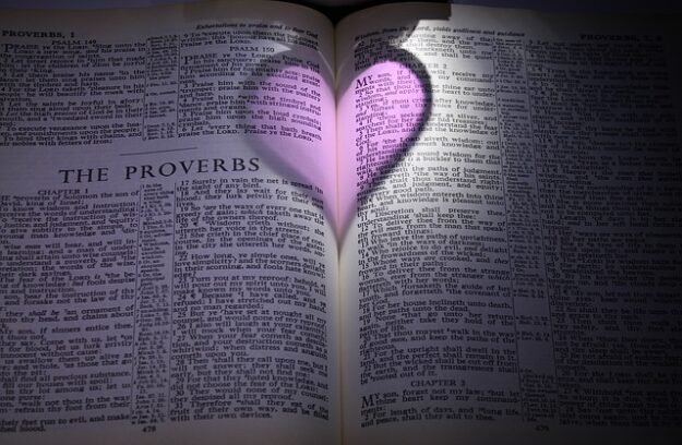 bible-102684_640